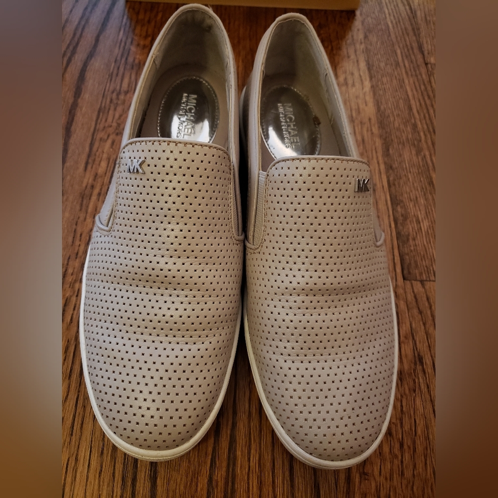 Michael Kors Womens Light Grey Slip-On Sneaker Size 9M